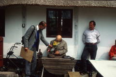 Palssonhuset-1987-05-09-Sk-gardars-diplom-tas-emot-av-Gustaf-Palsson